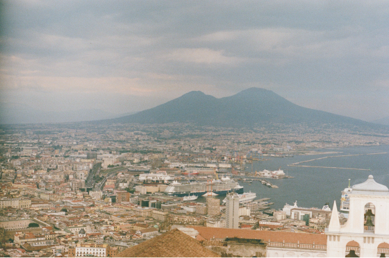 A coastal city and mountains photographed by Xinru